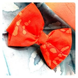 Neon orange bow on clip